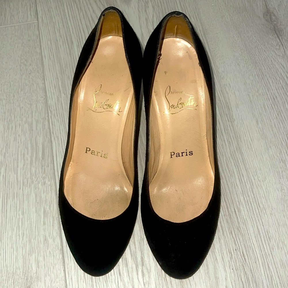 Christian Louboutin Black Pumps with Signature Red Soles - Picture 3 of 5